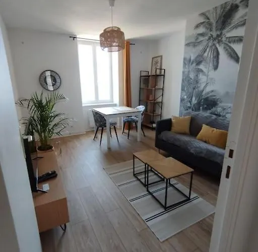 La Perouse Vue Et Chateau Brest